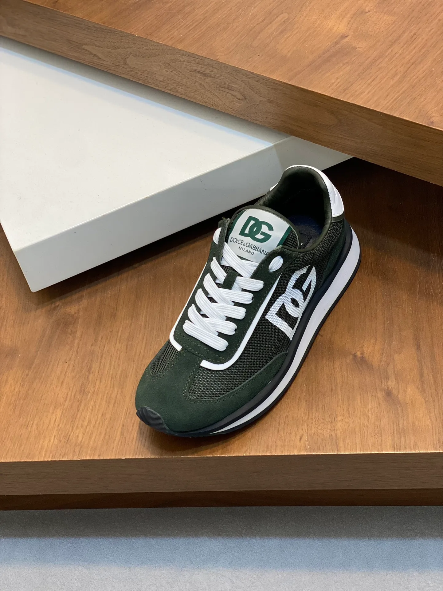 Men's Men's Shoes💰440【New Style】🐝🐝DG••New••Dolce&G*_dgDolce&G*_dgDolce & G*_dg 2024 Early Spring New Men's Lace-up Leather Casual Sports Shoes Made of imported suede cowhide spliced ​​with waterproof fabric, mixed and matched color design, a fashionable and energetic sports shoe that easily meets the needs of modern dressing and highlights the contemporary lifestyle style. The foot is fully lined with cowhide for greater comfort. The tongue and heel are decorated with logos. It is equipped with a rubber outsole. The heel and toe are wrapped to further protect our feet. It is a model worth buying! Size: 39-44 (customized at 38.45)